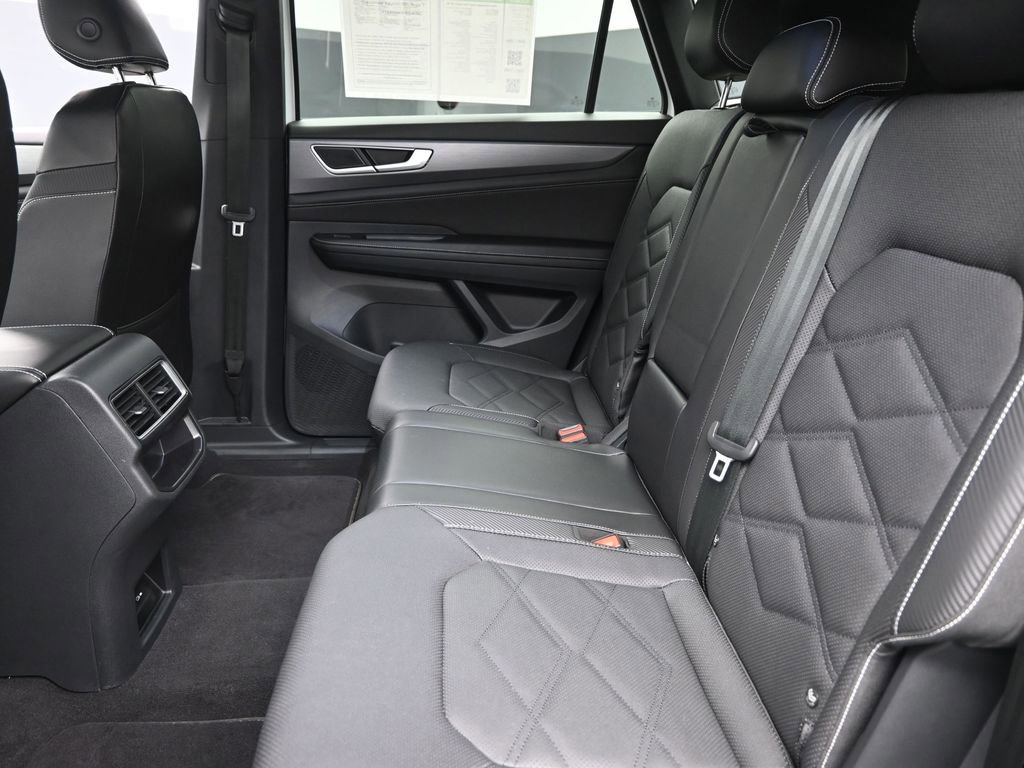 Used 2024 Volkswagen Atlas Cross Sport SE image 11