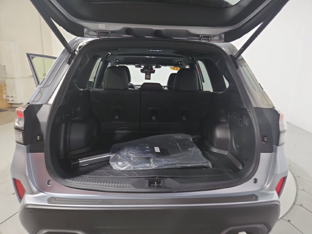 Used 2025 Subaru Forester Limited AWD/4WD image 25