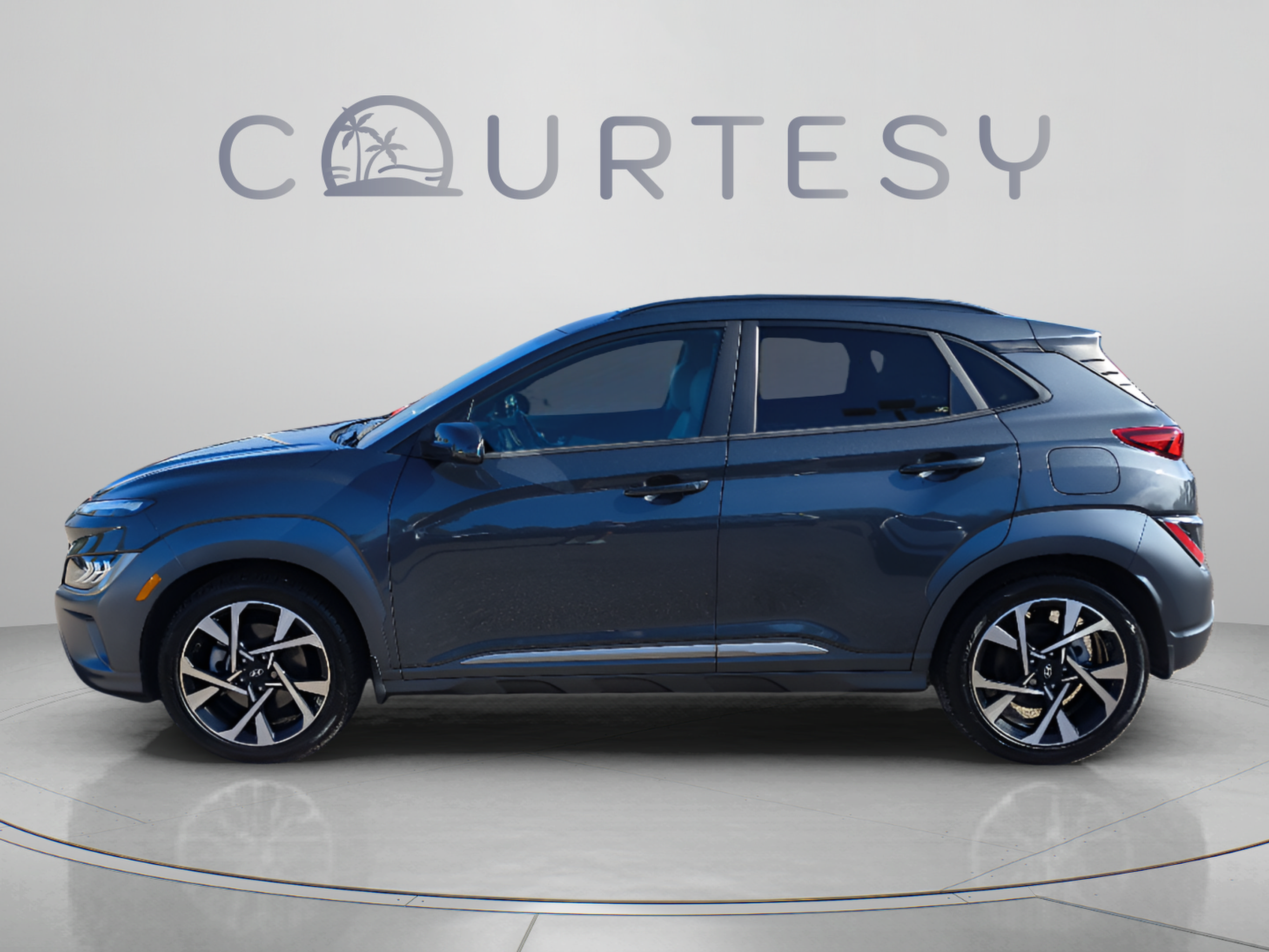 Certified 2022 Hyundai Kona Limited FWD image 2