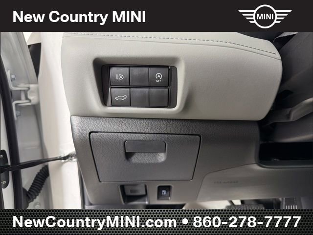 Used 2025 Toyota Highlander XLE w/ Protection Package #3 (TMS) image 13