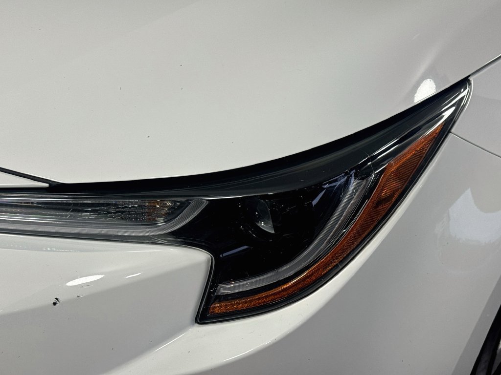 Used 2022 Toyota Corolla LE FWD image 3