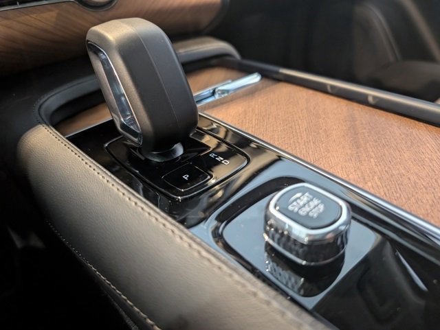 Used 2024 Volvo XC90 B6 Plus w/ Protection Package Premier image 22