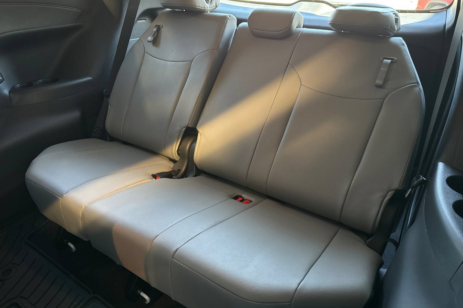 Used 2026 Toyota Sienna XLE FWD image 20