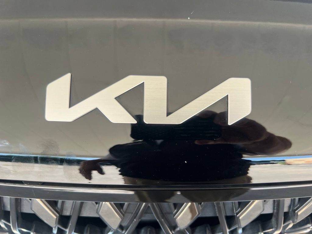 Certified 2025 Kia Carnival LXS FWD image 27