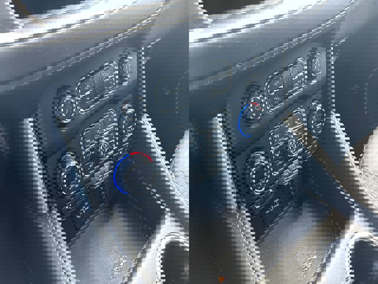 Used 2024 Chevrolet Tahoe LT w/ Luxury Package AWD/4WD image 29