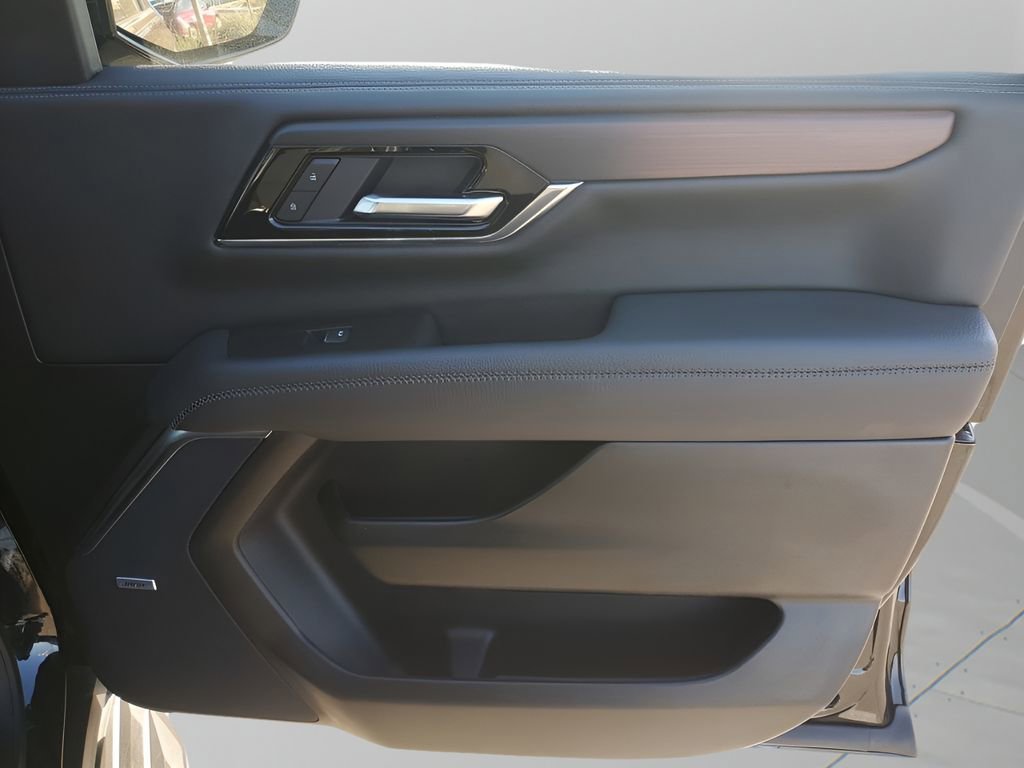 Used 2025 GMC Yukon Denali image 13