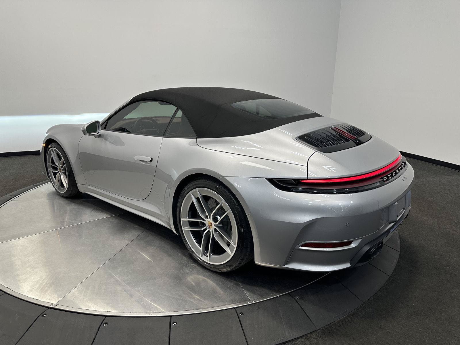 Used 2025 Porsche 911 Carrera RWD image 3