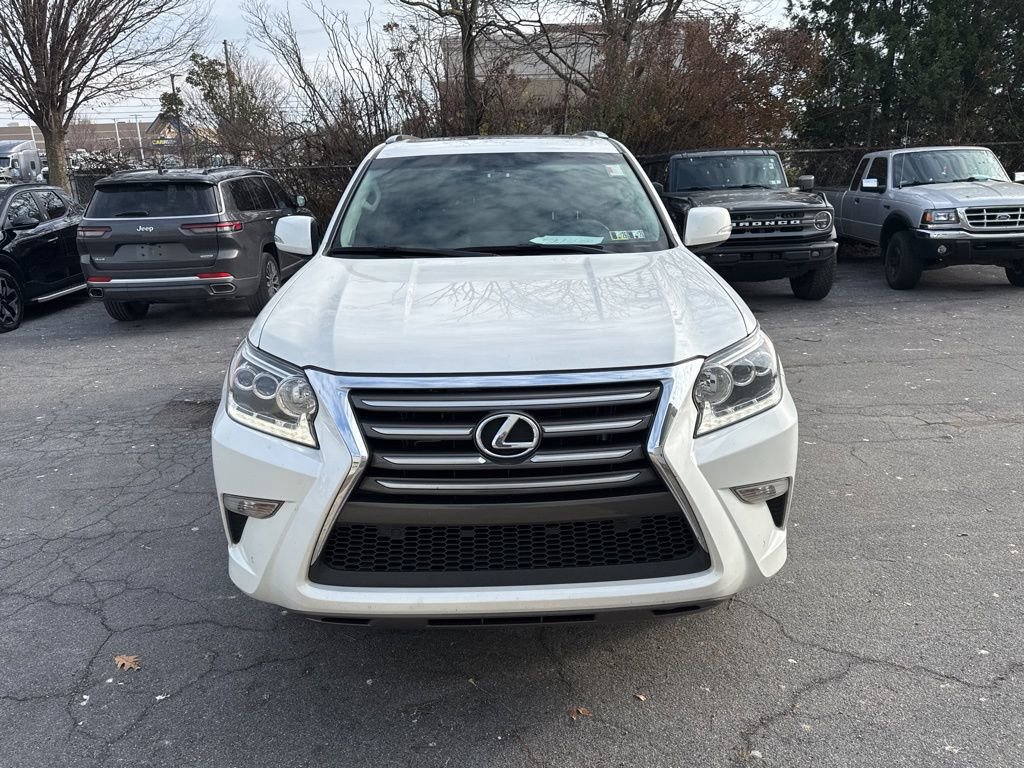 Used 2017 Lexus GX 460 image 2