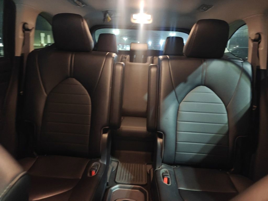 Used 2023 Toyota Highlander XLE image 10