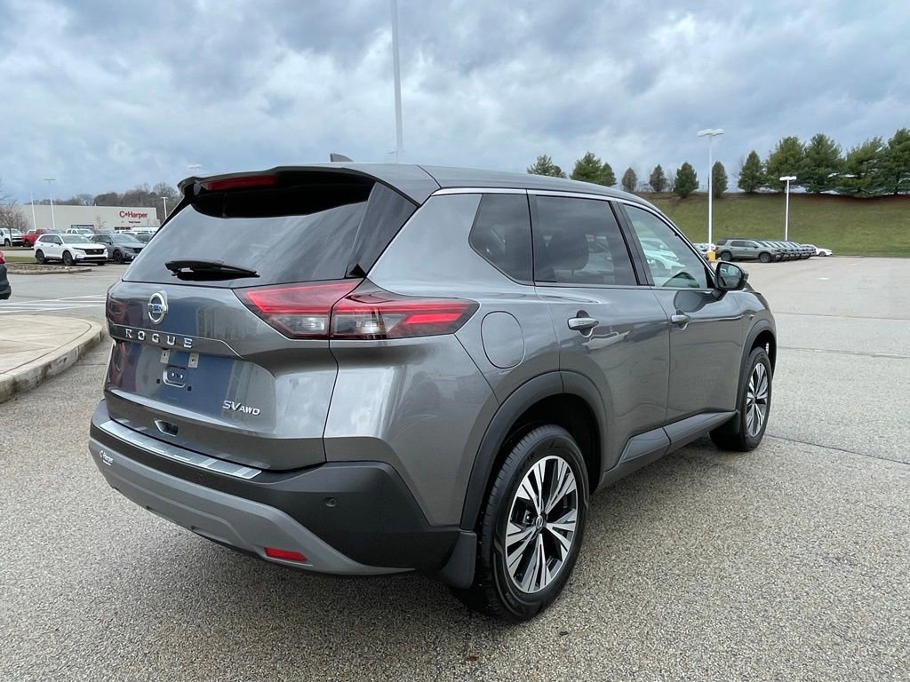 Used 2021 Nissan Rogue SV image 3