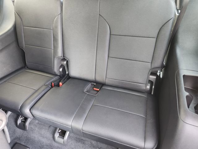 Used 2025 Chevrolet Traverse LT w/ Midnight/Sport Edition FWD image 32