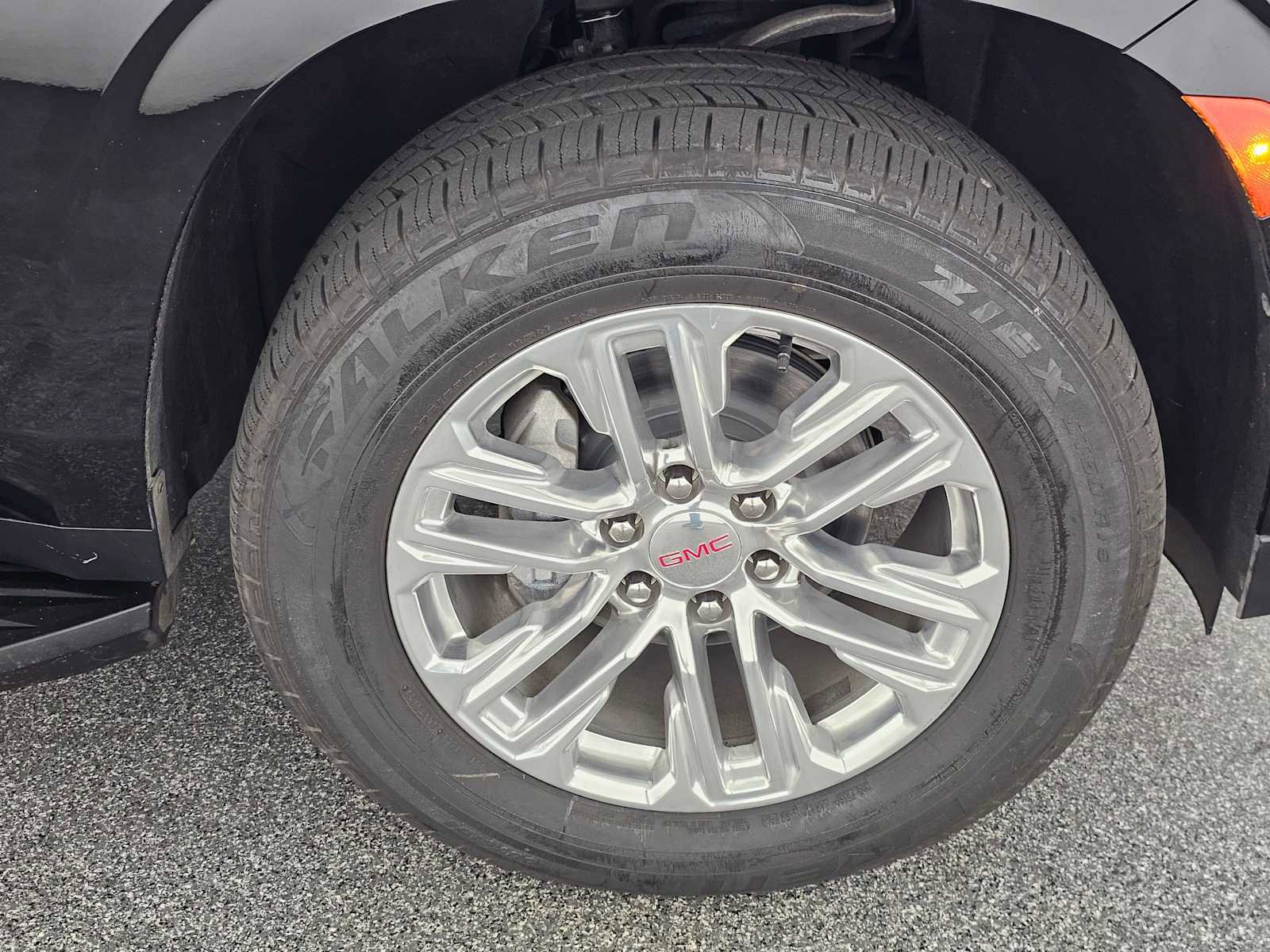 Used 2023 GMC Yukon SLT image 9