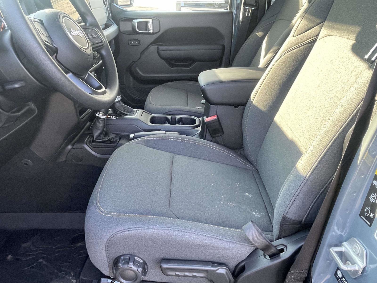 New 2025 Jeep Gladiator Sport AWD/4WD image 7