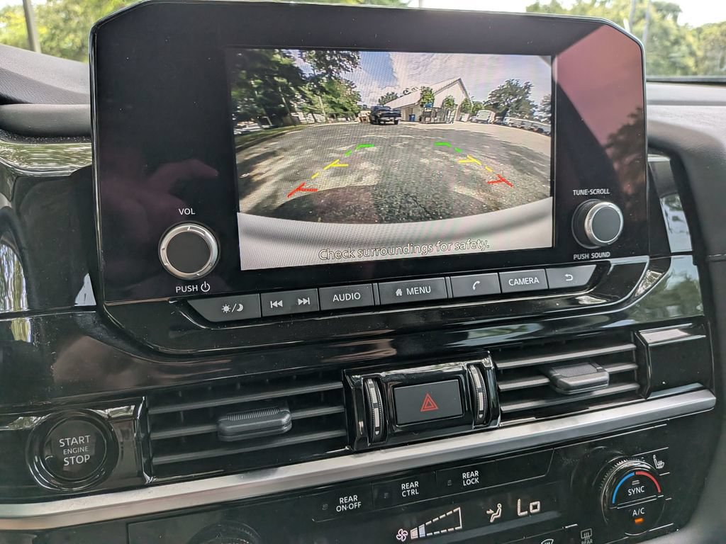 Used 2025 Nissan Pathfinder SV FWD image 24