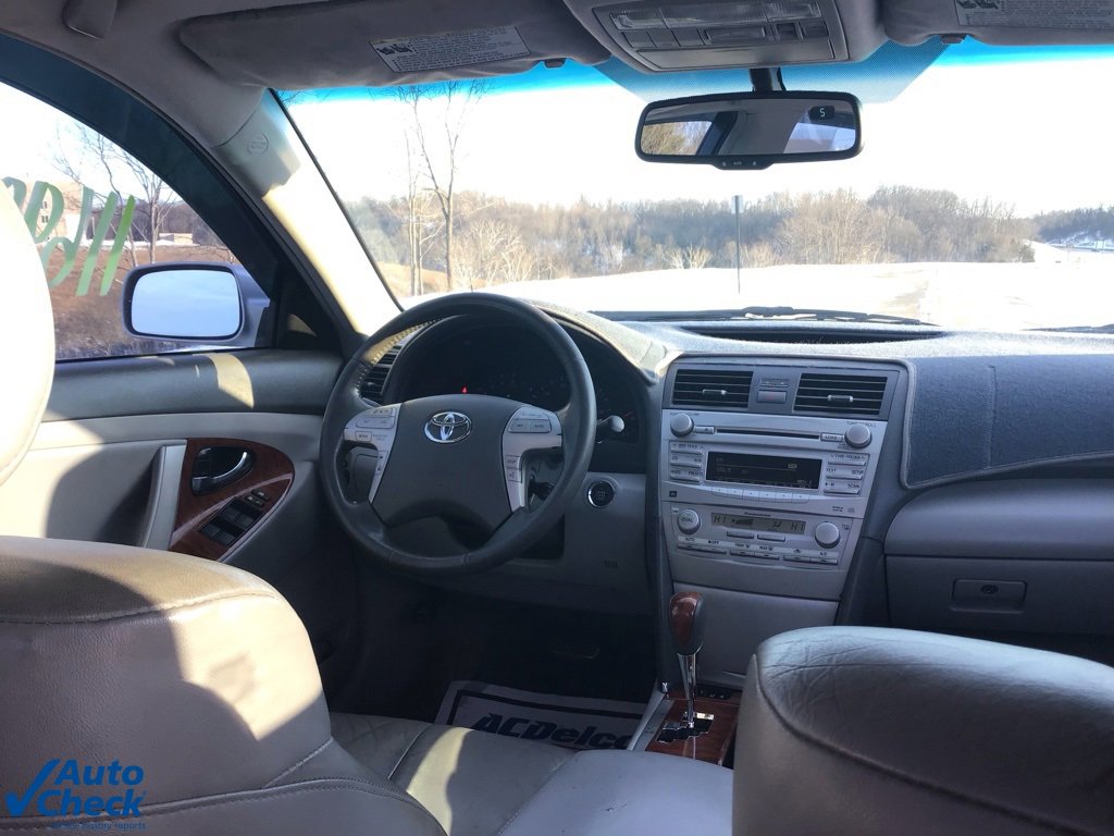 Used 2010 Toyota Camry XLE image 17