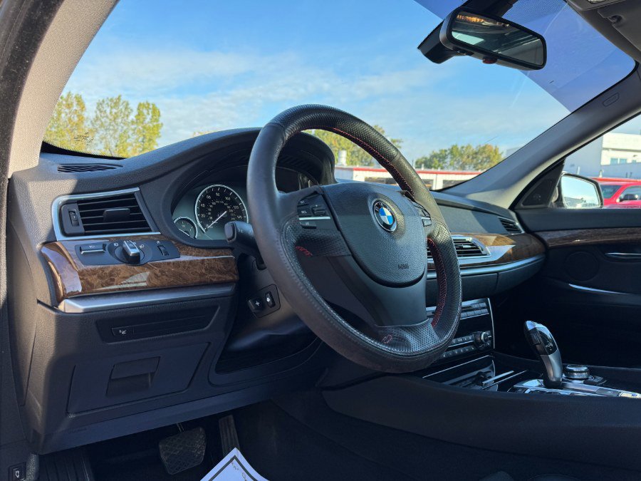 Used 2011 BMW 550i Gran Turismo xDrive image 14