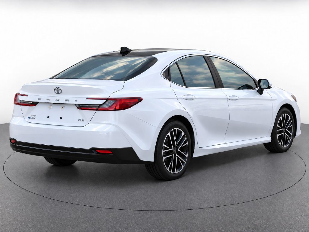 Used 2025 Toyota Camry XLE AWD/4WD image 5