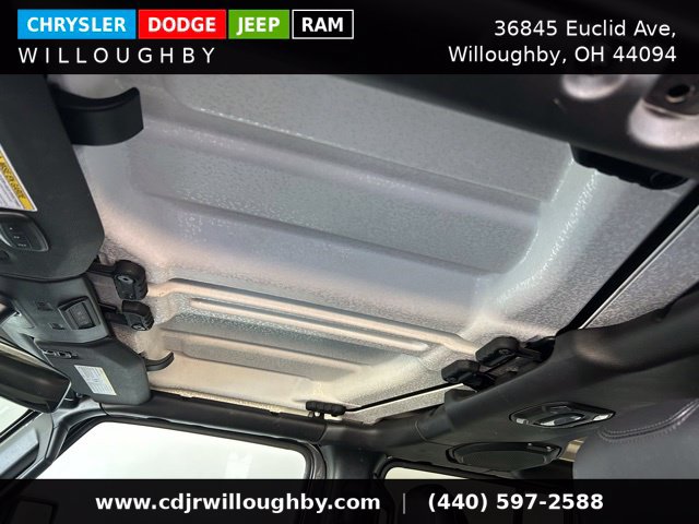 Used 2020 Jeep Wrangler Unlimited Sahara w/ Dual Top Group AWD/4WD image 26