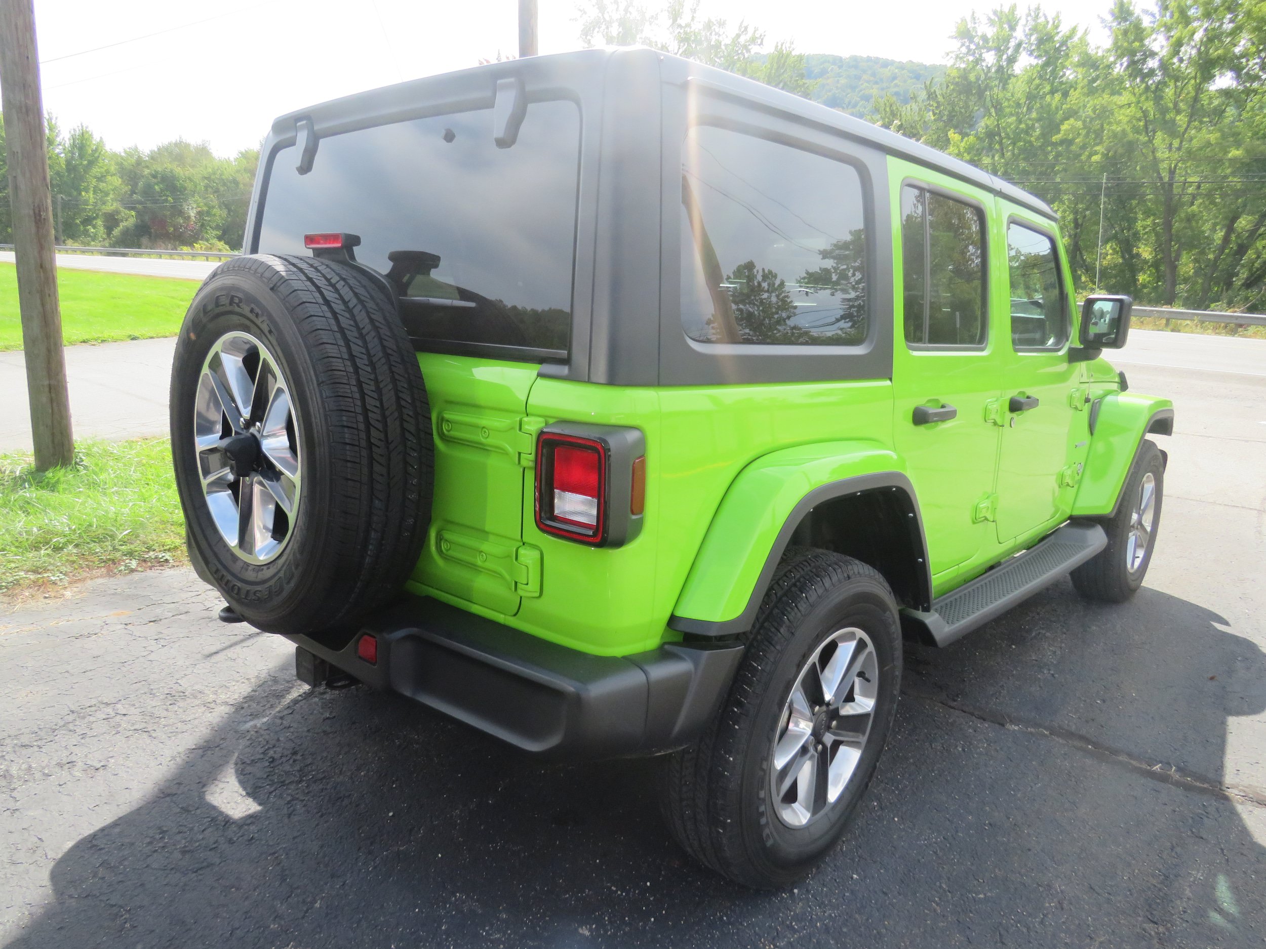 Used 2021 Jeep Wrangler Unlimited Sahara AWD/4WD image 7