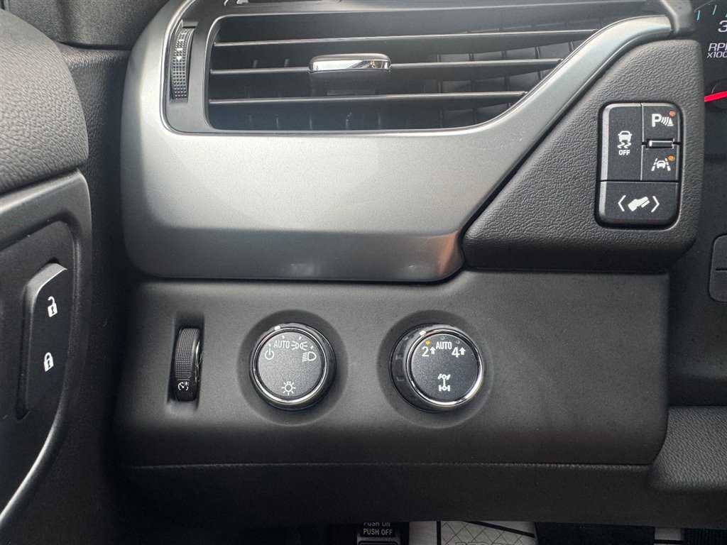 Used 2019 Chevrolet Suburban LT image 19