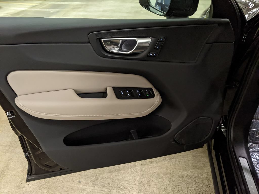 New 2026 Volvo XC60 T8 Plus w/ Protection Package Premier AWD/4WD image 9