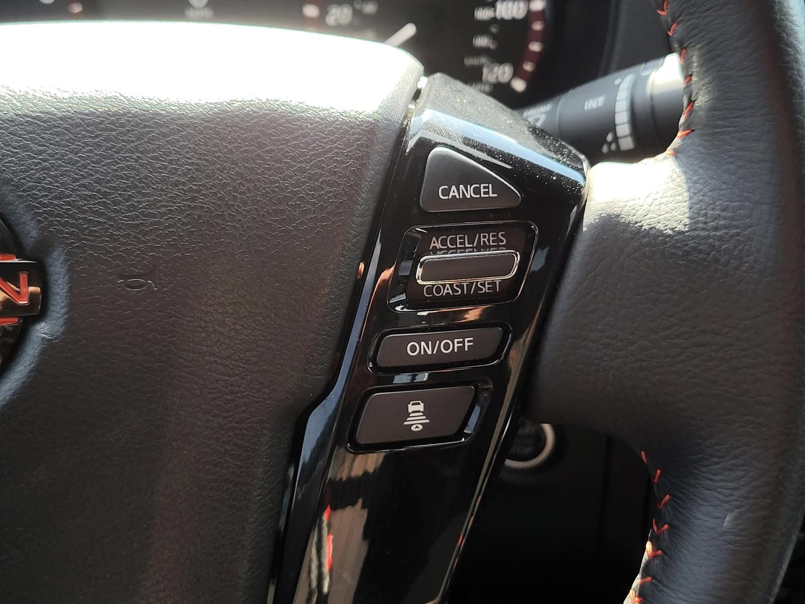 Used 2025 Nissan Frontier PRO-4X AWD/4WD image 33