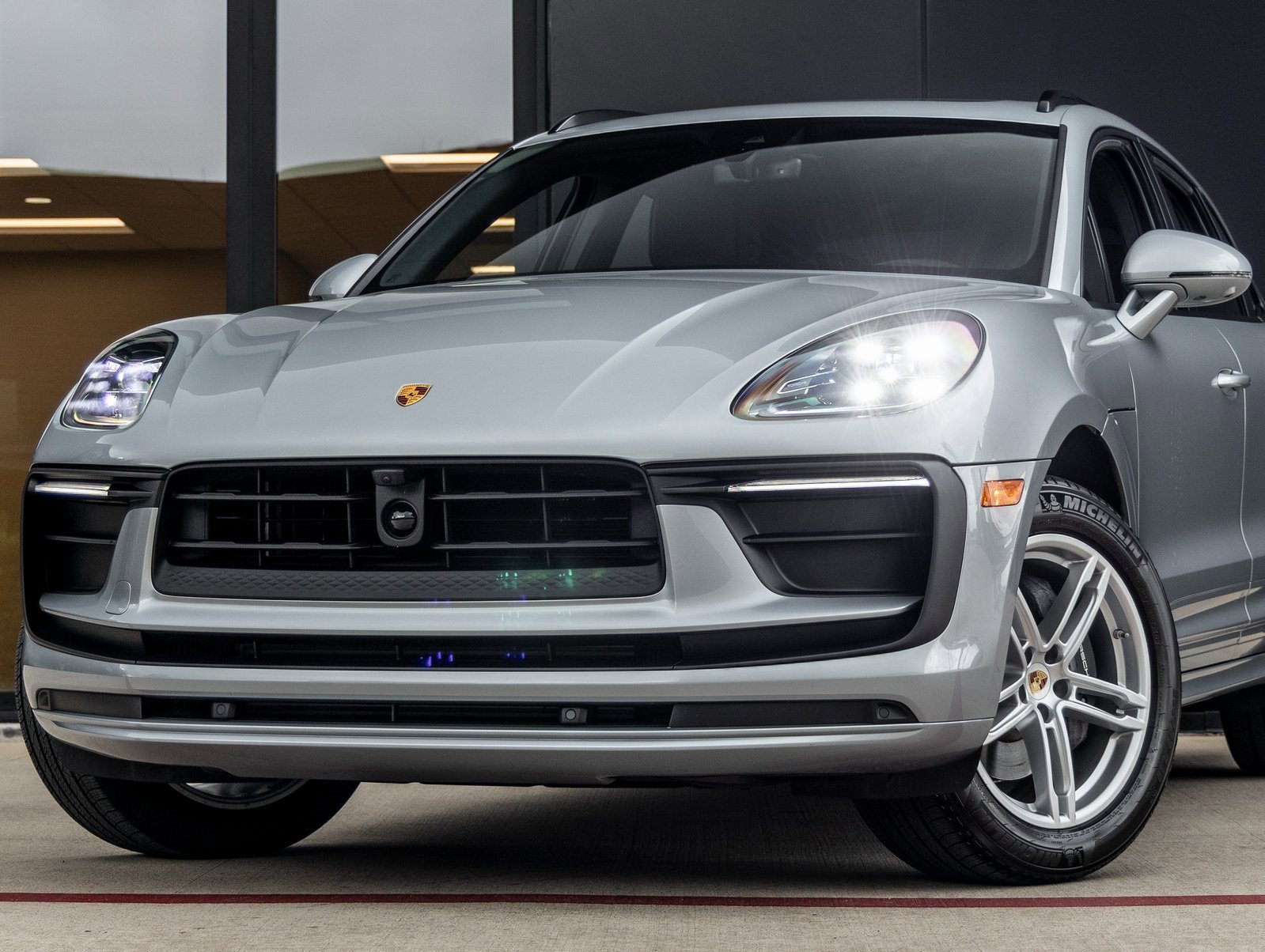 Used 2025 Porsche Macan image 7