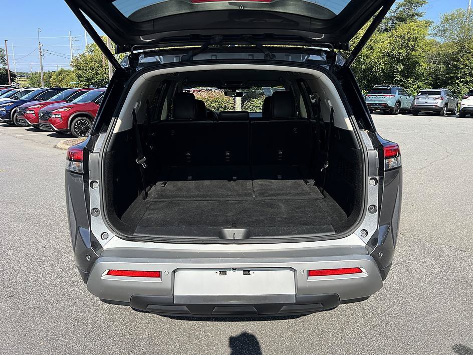 Used 2023 Nissan Pathfinder SL AWD/4WD image 15