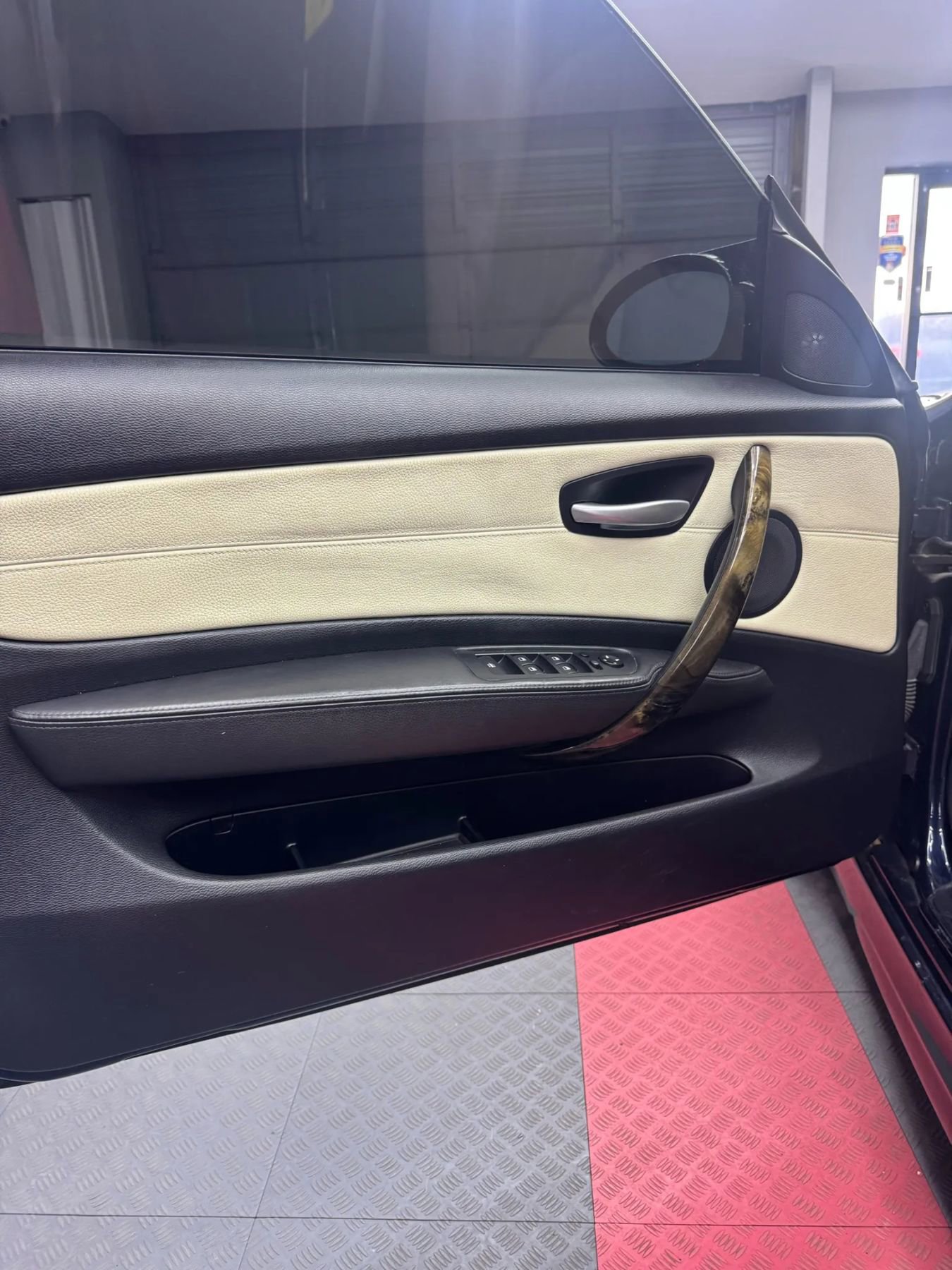 Used 2008 BMW 135i Convertible image 21