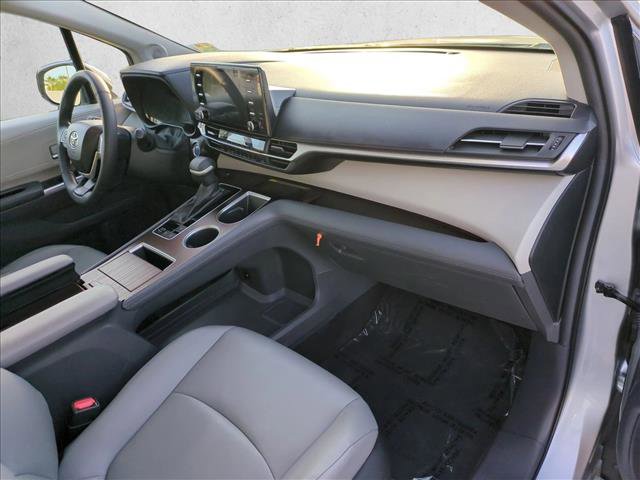 Used 2024 Toyota Sienna XLE w/ XLE Plus Package FWD image 24