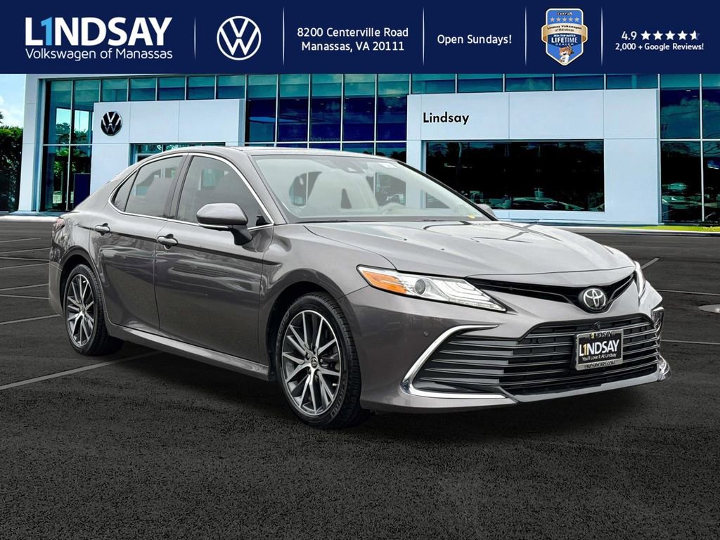 Used 2023 Toyota Camry XLE image 1