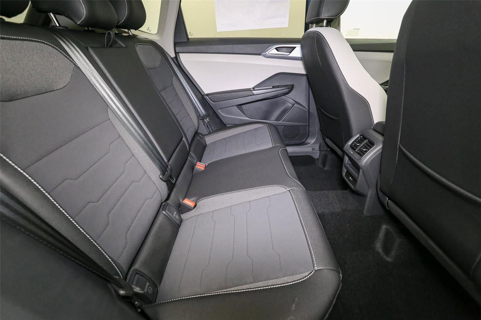 New 2025 Volkswagen Taos SE image 16