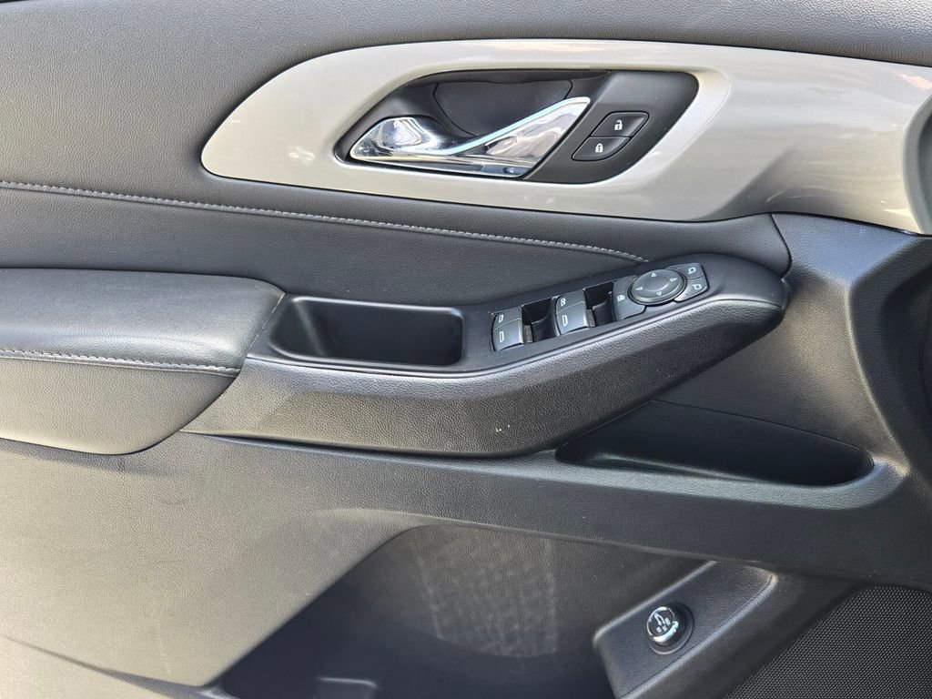 Used 2023 Chevrolet Traverse LT FWD image 29
