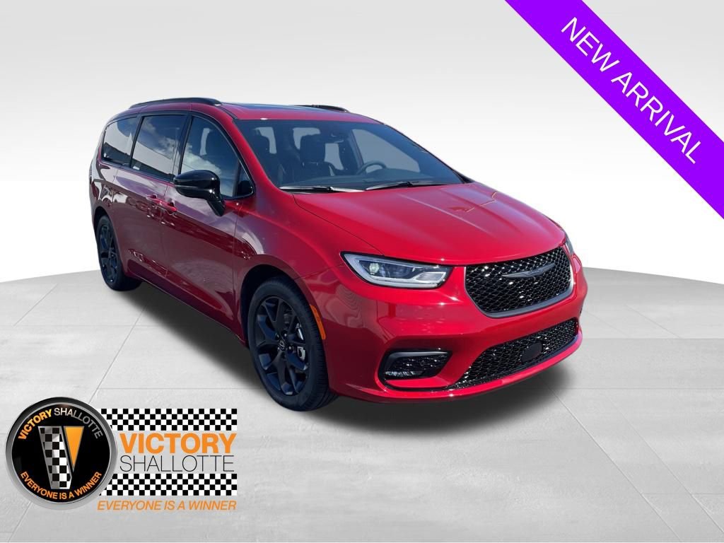 New 2026 Chrysler Pacifica Limited image 1