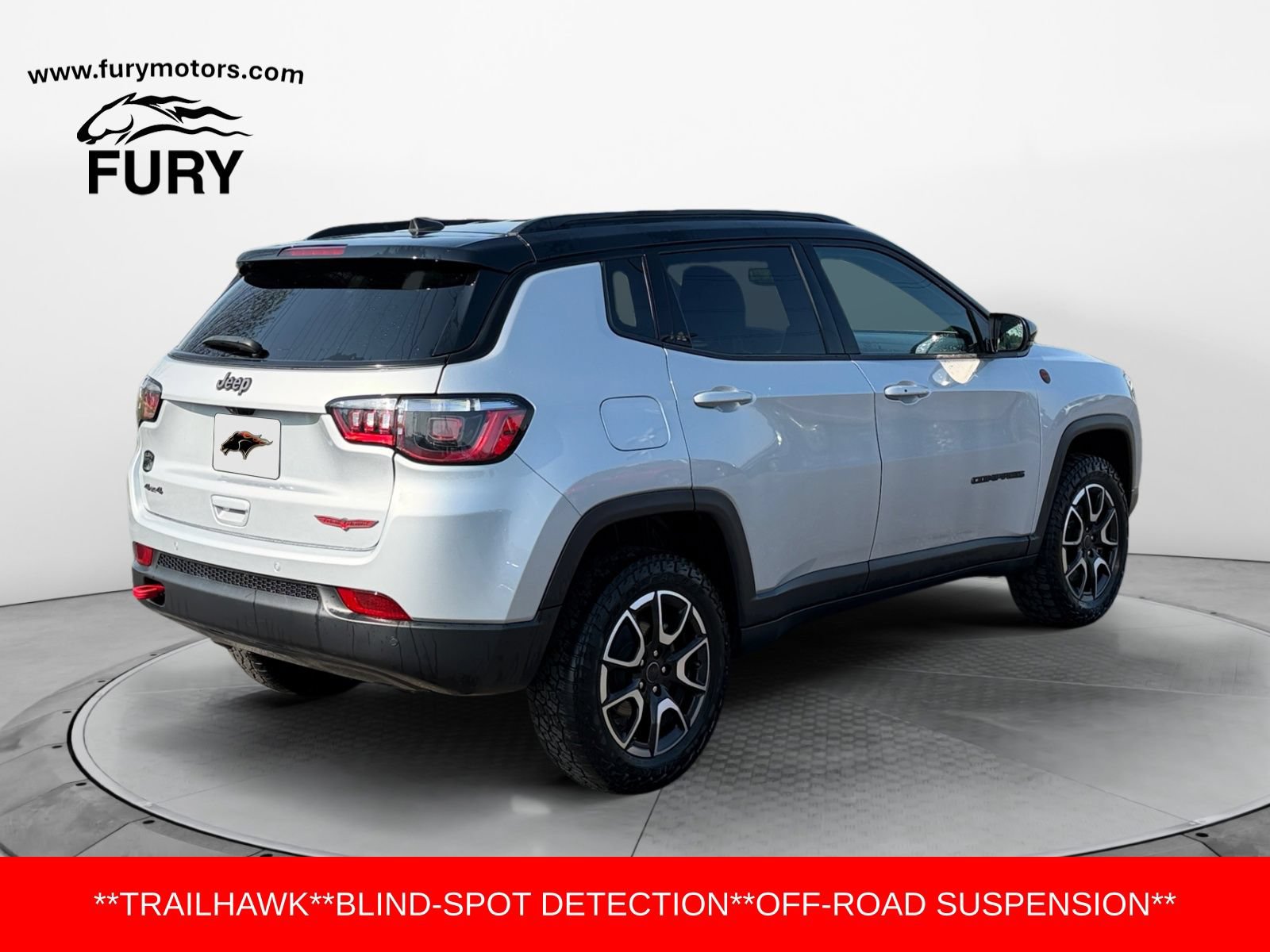 Used 2025 Jeep Compass Trailhawk AWD/4WD image 3