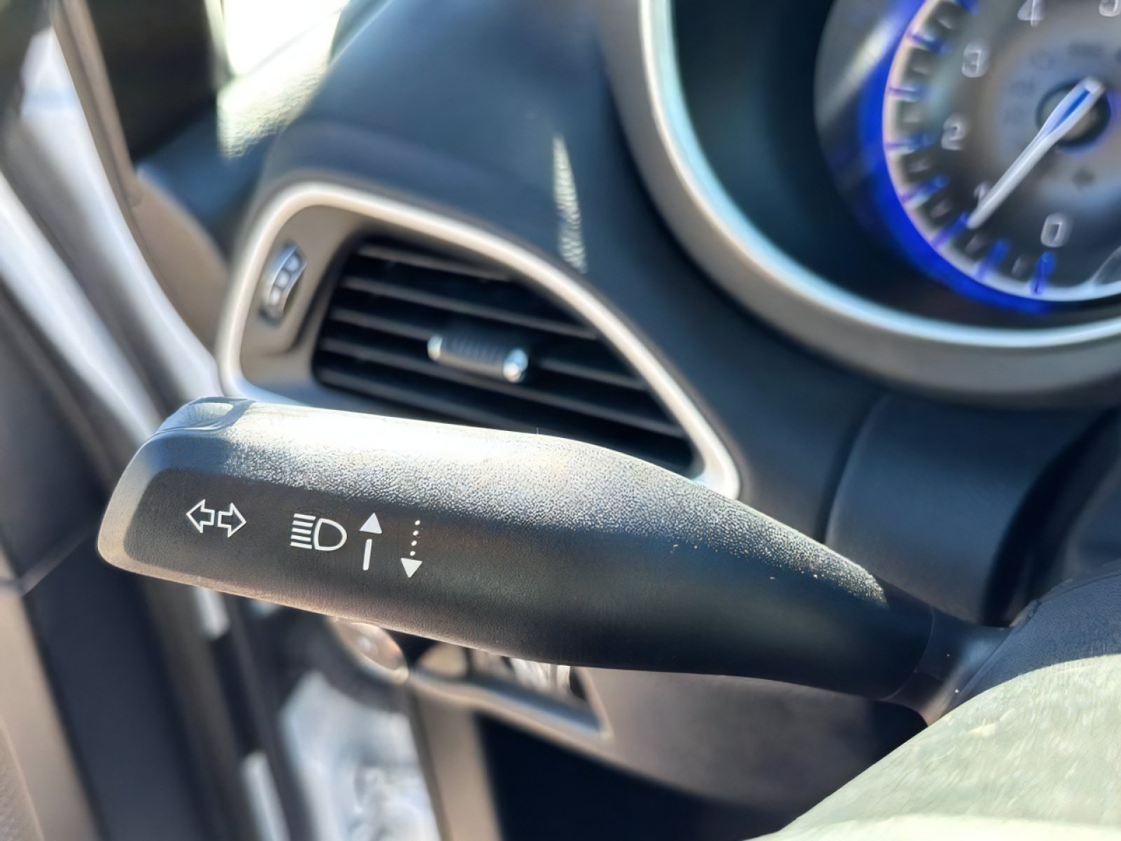 Used 2025 Chrysler Pacifica Select FWD image 24