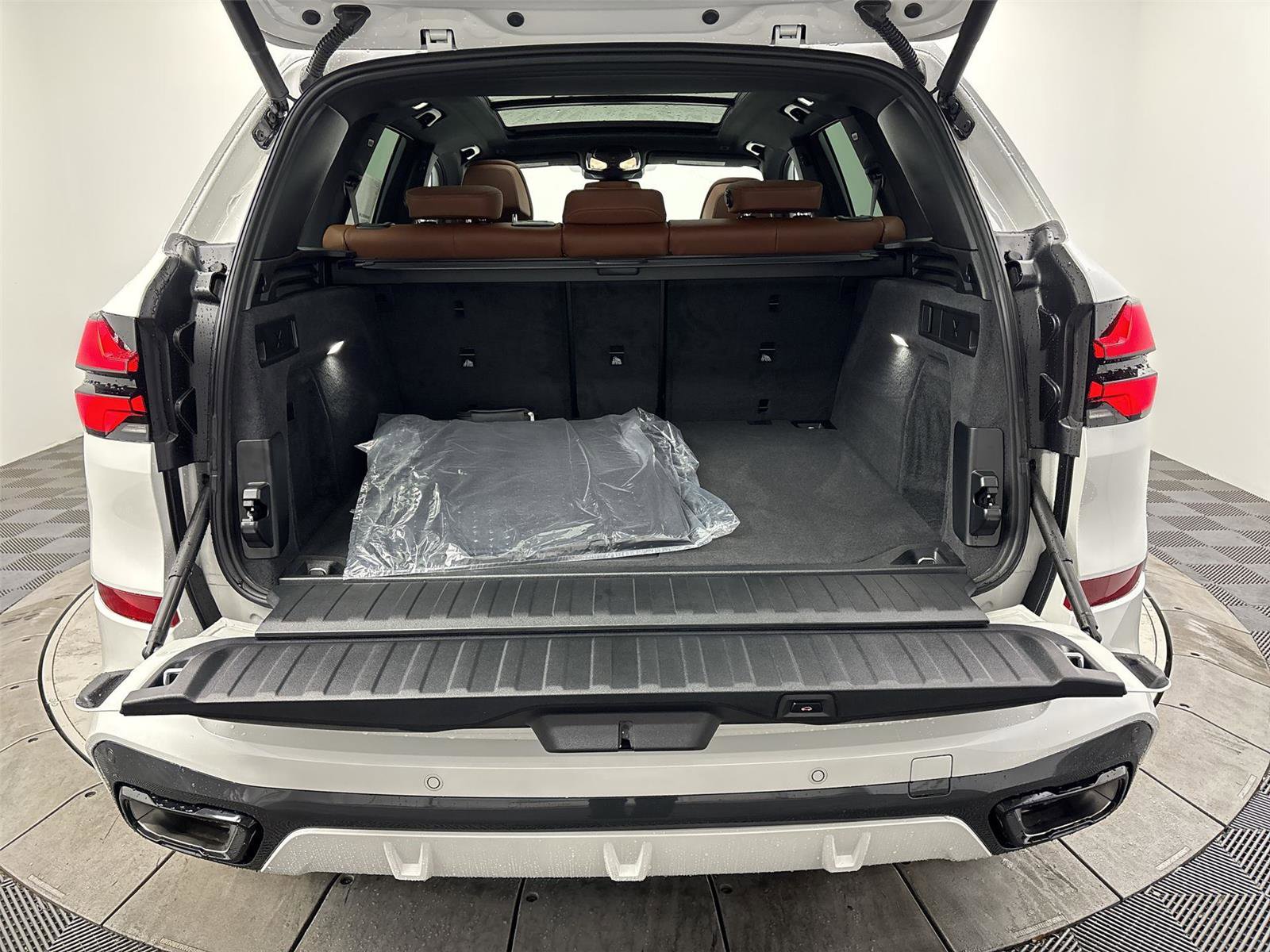 New 2026 BMW X5 xDrive40i w/ M Sport Package image 21