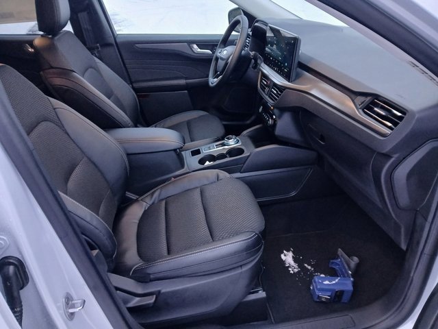 New 2026 Ford Escape SE w/ Class II Trailer Tow Package image 32