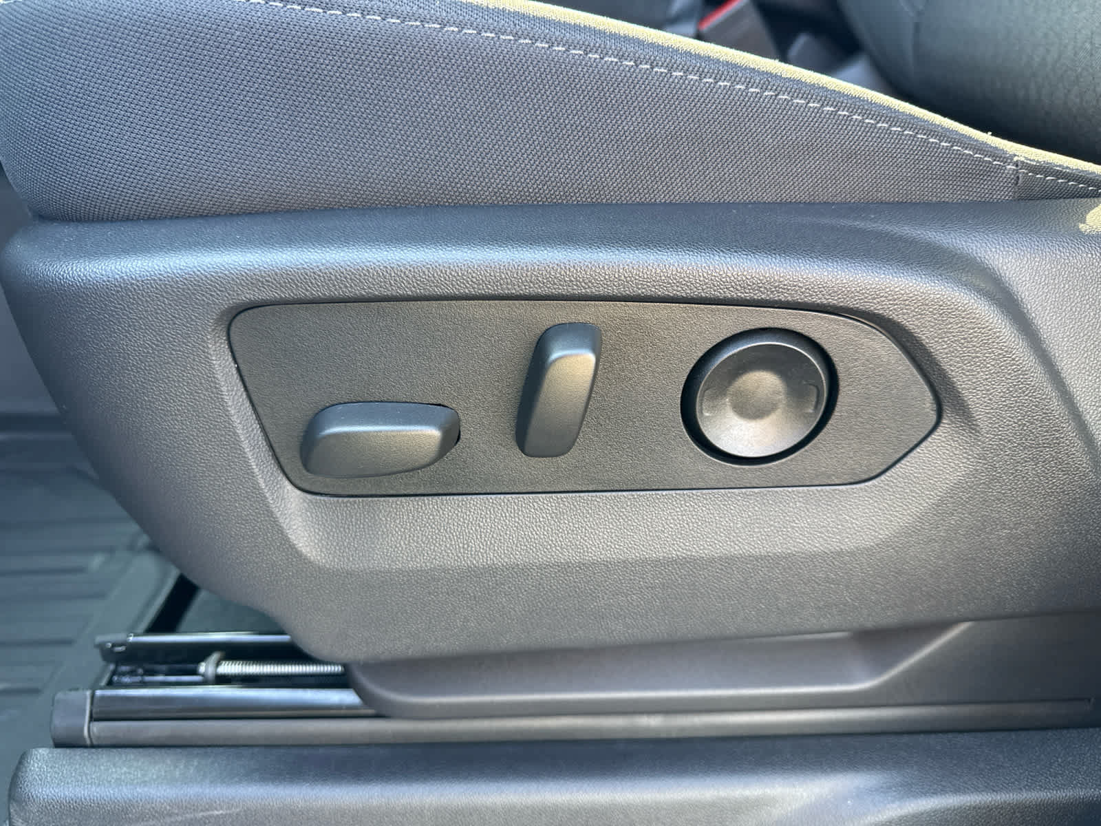 New 2027 GMC Terrain Elevation w/ Elevation Premium Package FWD image 12