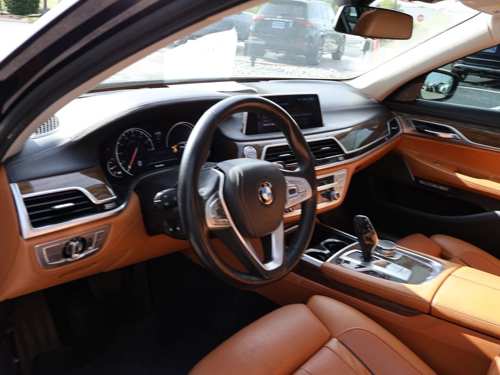 Used 2016 BMW 750i xDrive AWD/4WD image 16