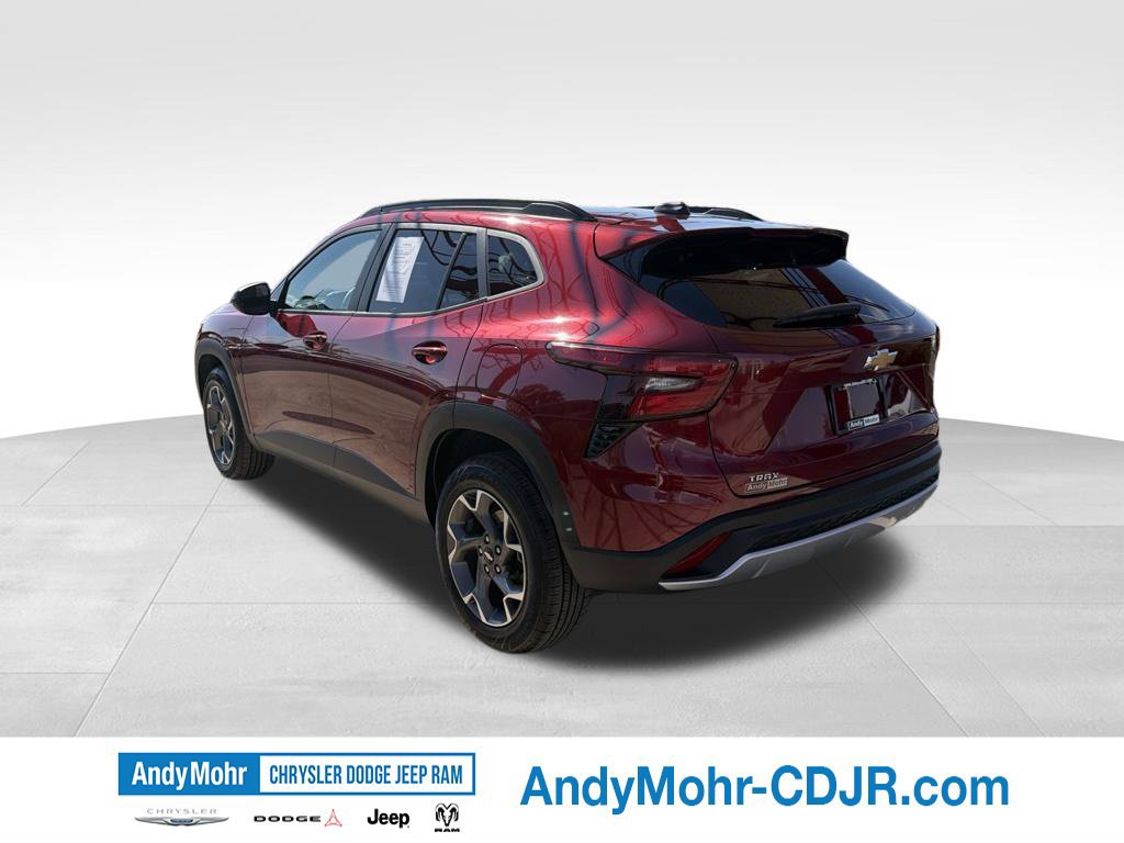 Used 2024 Chevrolet Trax LT FWD image 5