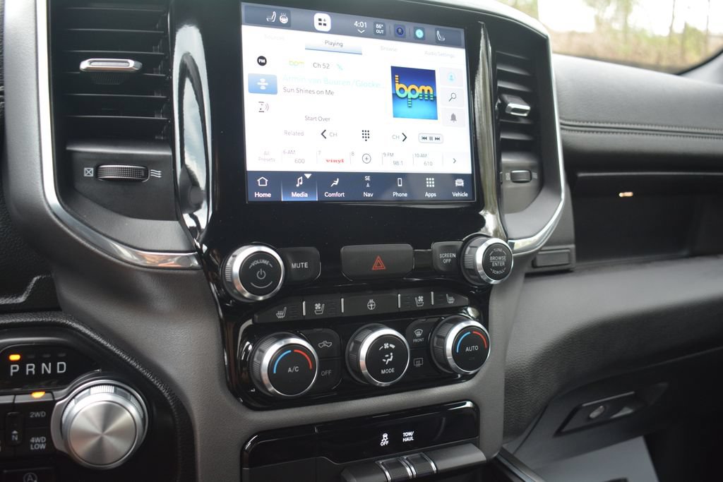 Used 2024 RAM 1500 Laramie AWD/4WD image 17