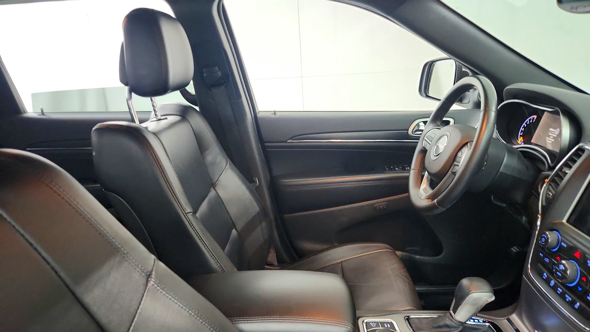 Used 2018 Jeep Grand Cherokee Limited AWD/4WD image 30