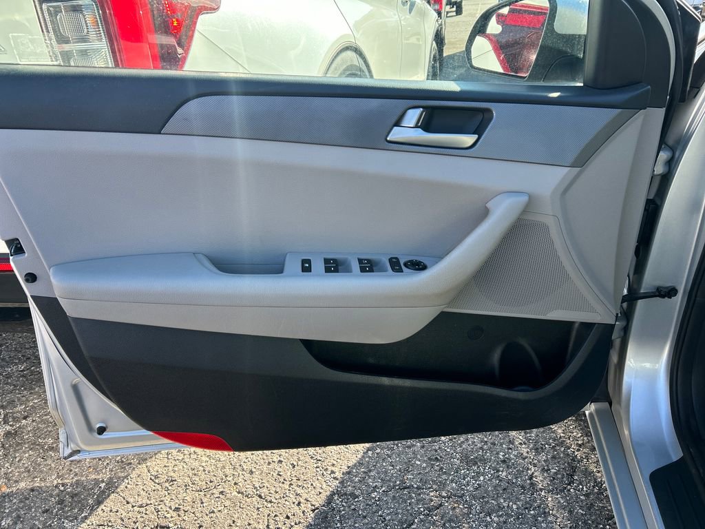 Used 2017 Hyundai Sonata SE image 11
