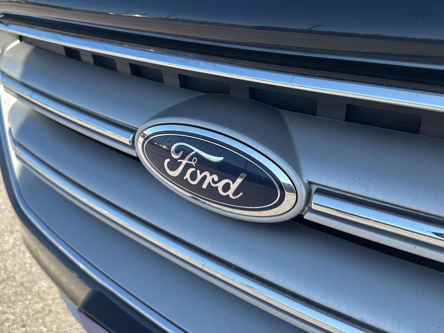 Used 2019 Ford Escape SEL image 31