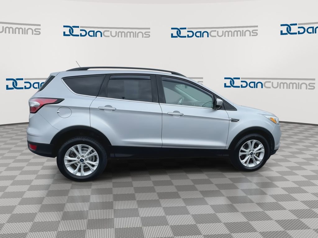 Used 2018 Ford Escape SE w/ SE Sync 3 Package AWD/4WD image 9
