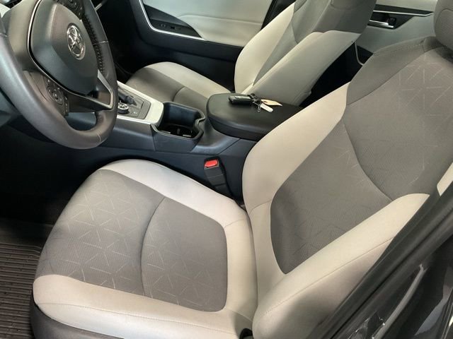 Used 2025 Toyota RAV4 XLE AWD/4WD image 11