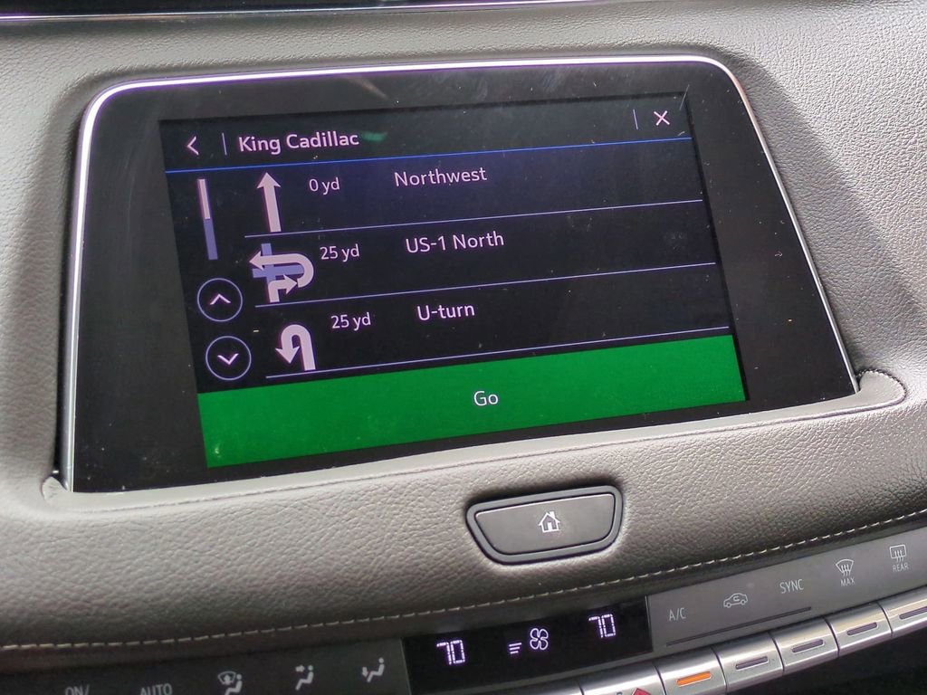 Used 2023 Cadillac XT4 Luxury w/ Cold Weather Package FWD image 18