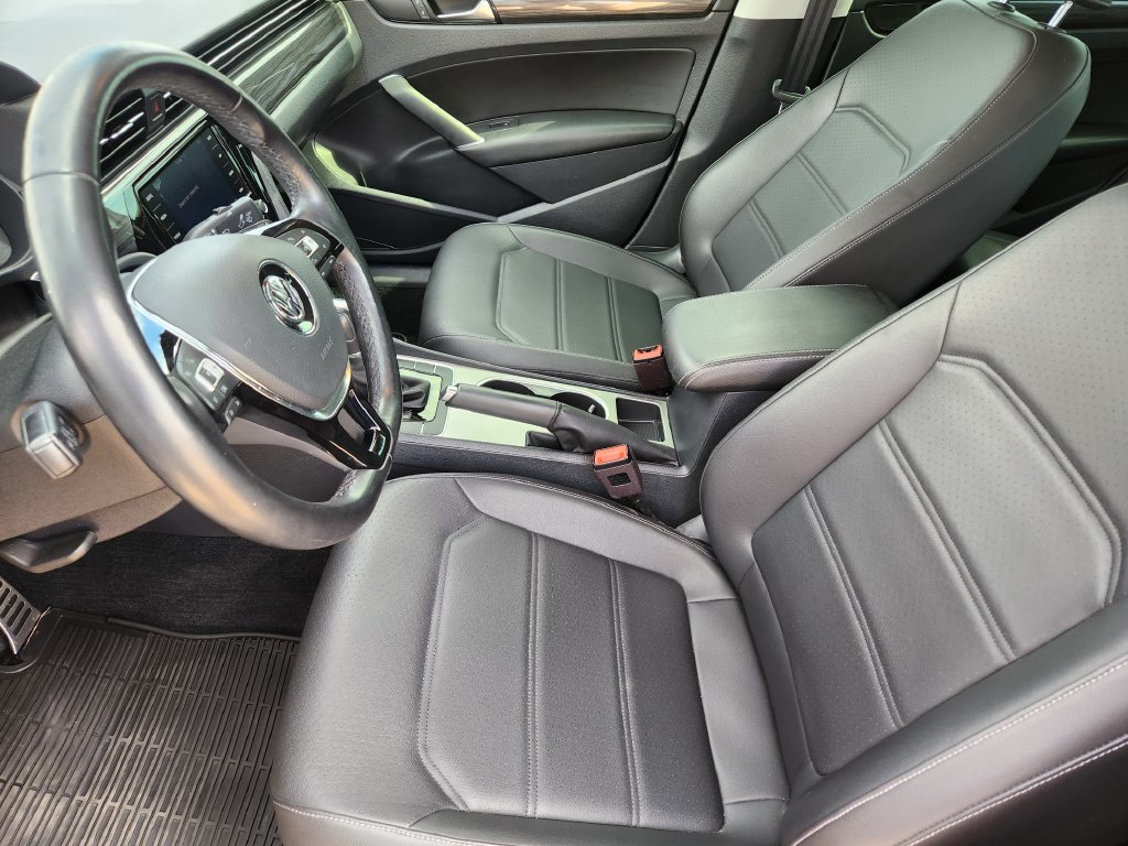 Used 2020 Volkswagen Passat 2.0T R-Line FWD image 22
