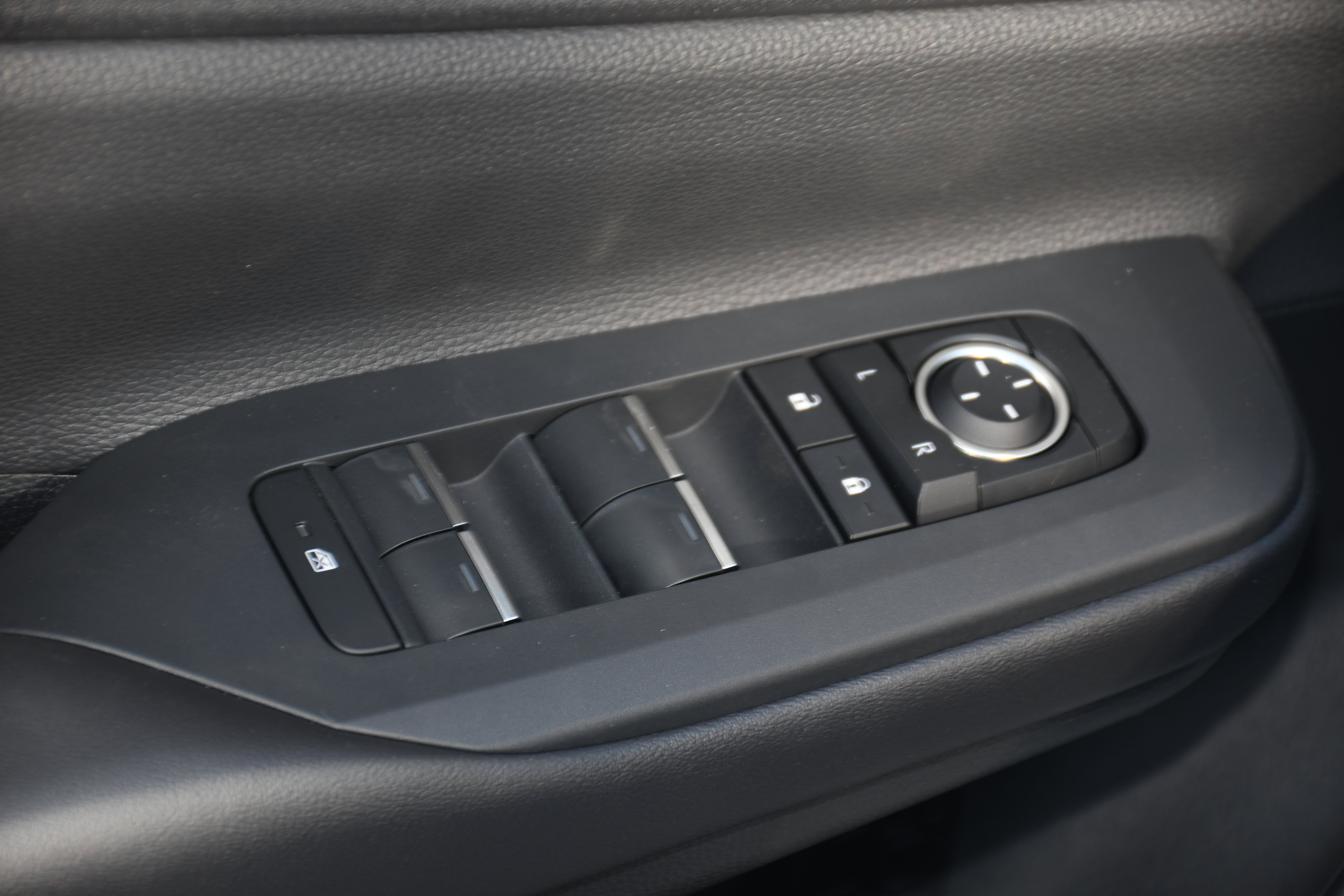 New 2026 Toyota Prius Plug-In Hybrid image 6